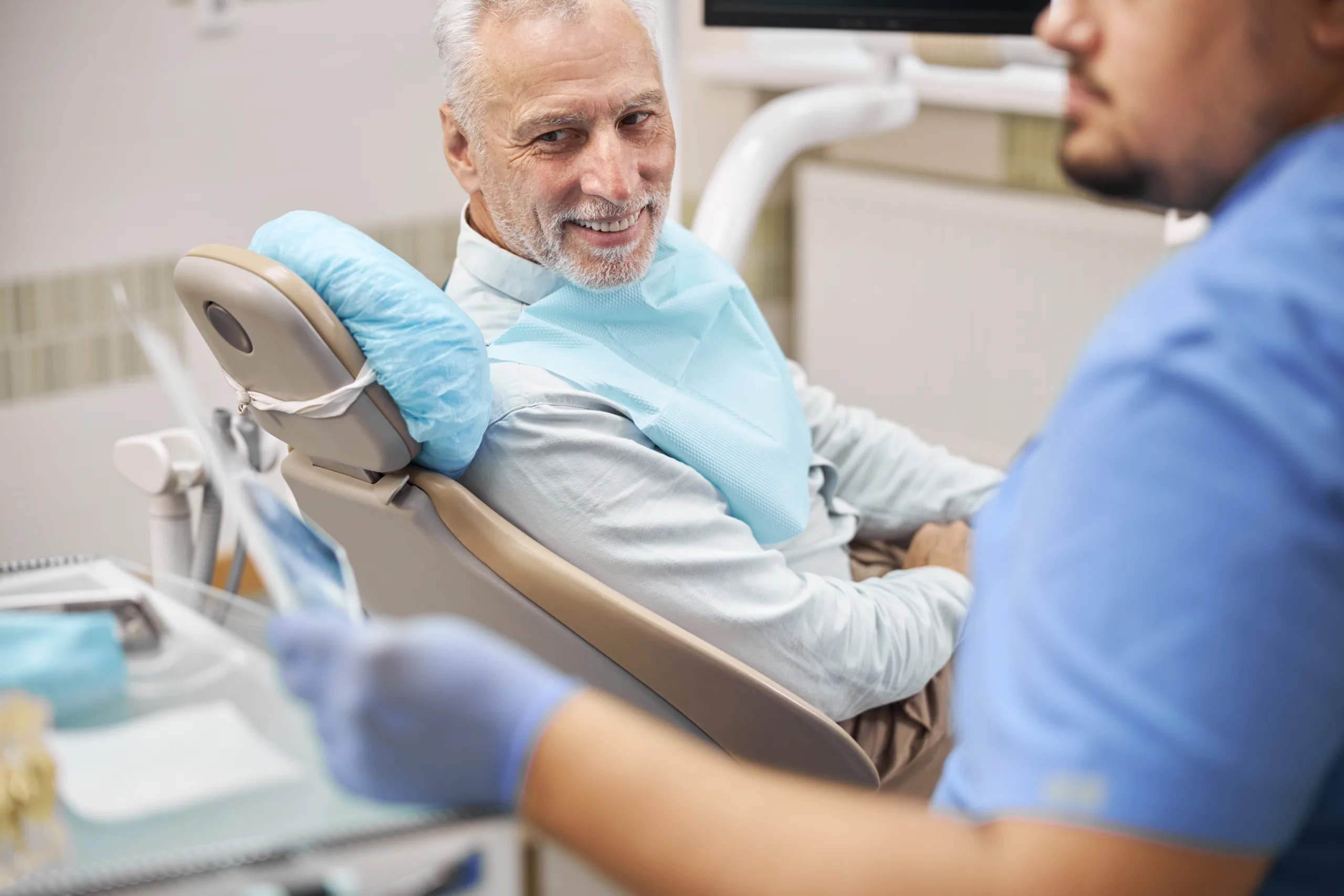 The Difference Between Single Dental Implants and Full Arch Implants